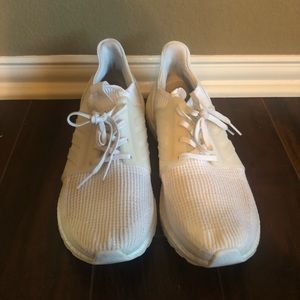UltraBoost 19 ‘Triple White’